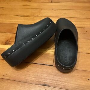 CROCS Black dylan Studded Platform clogs